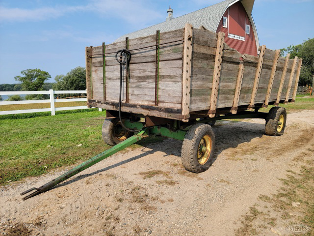 Wooden wagon w/sides